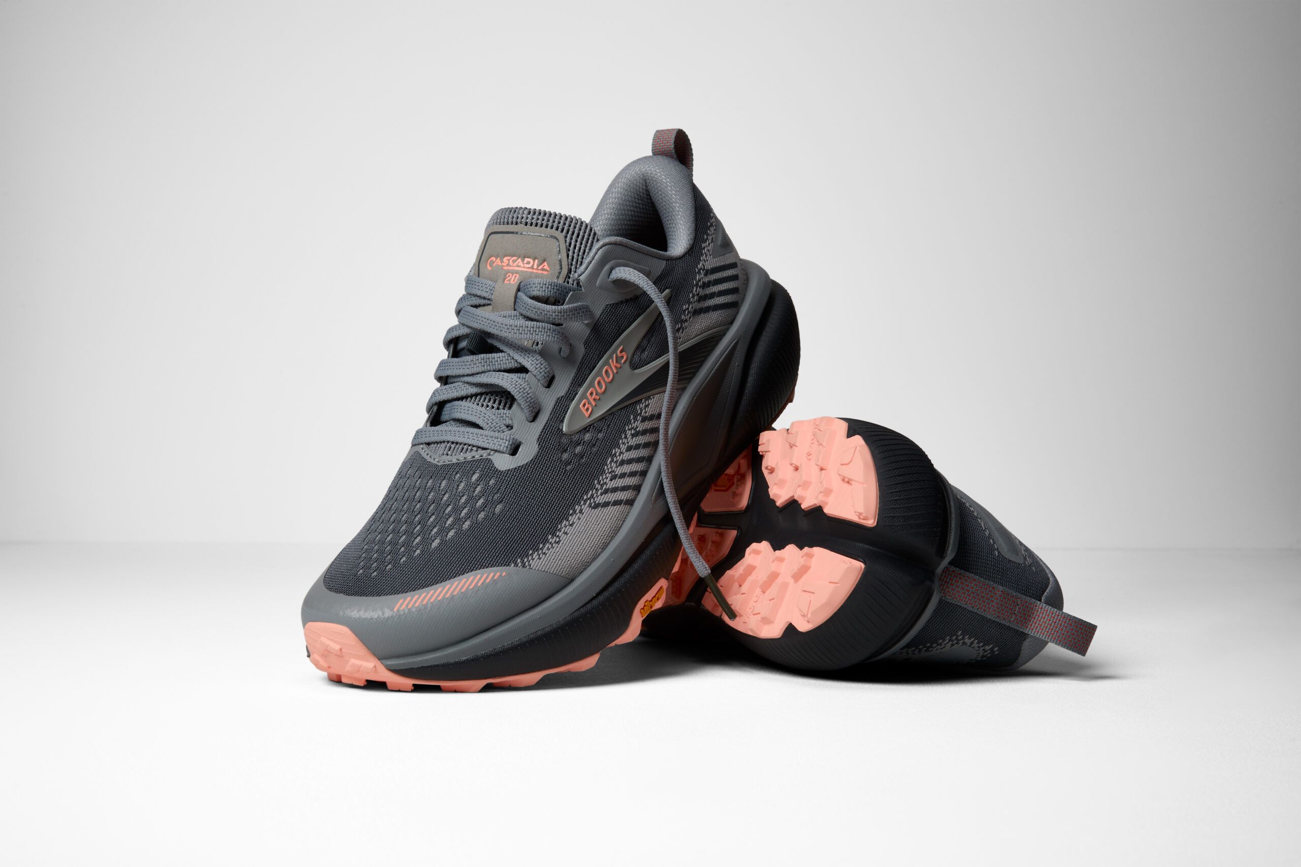 Zapatillas trail brooks Cascadia 20 gris mujer - Imagen 9